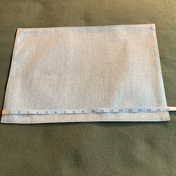 NWOT Sandra by Sandra Lee set of 8 silver metallic placemats. Approx 18” x 13” - Picture 4 of 6